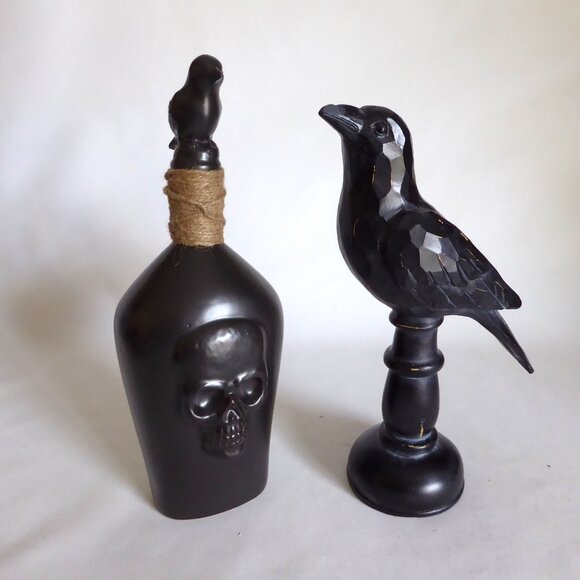 NEW HALLOWEEN FAUX CERAMIC POISON BOTTLE & CROW FIGURE DECORATIONS - Picture 1 of 6